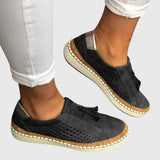 Iris | Perforierte Wildleder Slipper mit Quasten