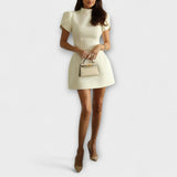 Lily - Rückenfreies Mini-Kleid mit Schleife und kurzen Ärmeln