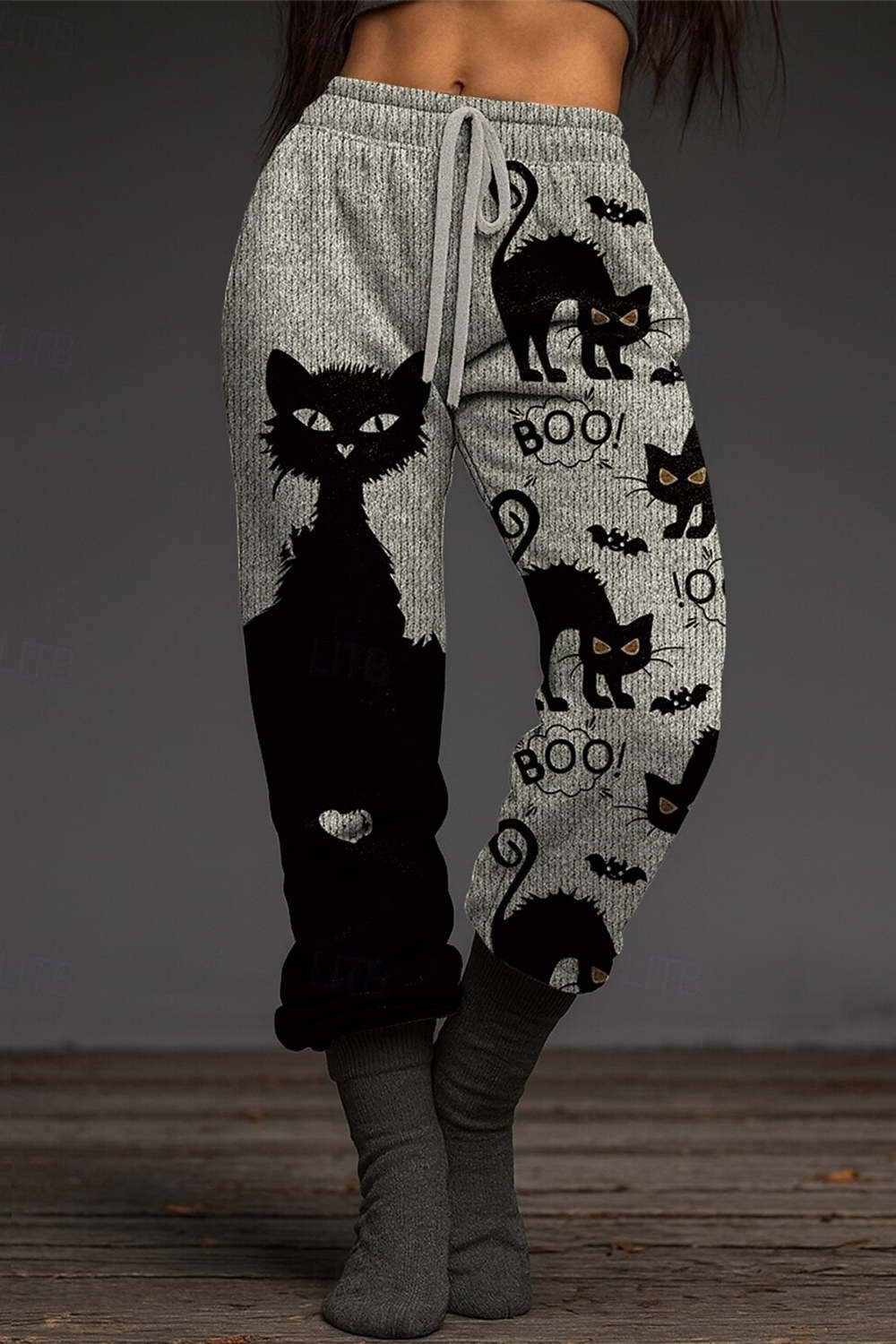 Vivienne | Von Halloween inspirierte grau-schwarze Jogginghose mit Katzen- und Fledermausmuster und Kordelzug an der Taille