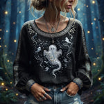 Esther | Halloween-inspiriertes Gothic-Langarm-Top mit schwarzem Geister-Print