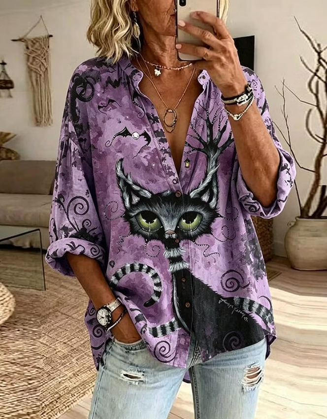 Keira | Retro-Halloween-inspiriertes schwarzes Katzen-Kunstmuster-Shirt
