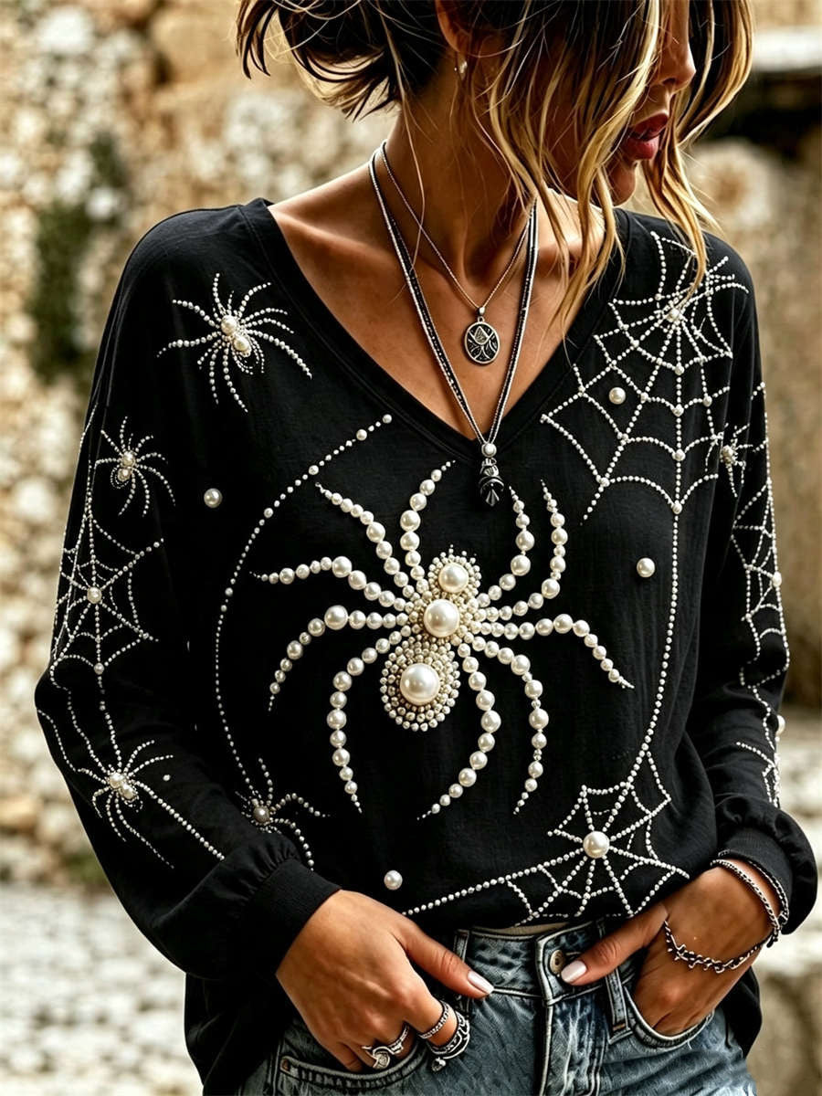 Matilda | Halloween-inspirierte schwarze Langarmbluse mit Spinnennetz-Perlenmuster und V-Ausschnitt