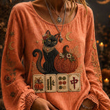 Alma | Halloween-inspirierte langärmlige Bluse mit orangefarbener schwarzer Katze und Kürbis-Mahjong-Print und Rundhalsausschnitt
