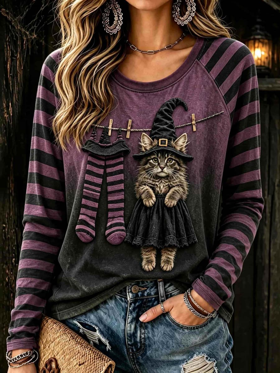Juniper | Von Halloween inspiriertes, lila-schwarz gestreiftes Langarmshirt mit Hexenkatzen-Print und rundem Ausschnitt