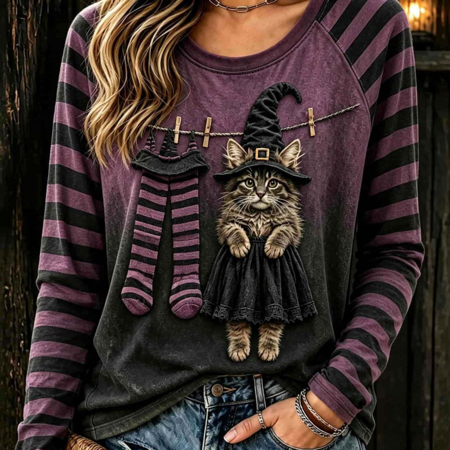 Juniper | Von Halloween inspiriertes, lila-schwarz gestreiftes Langarmshirt mit Hexenkatzen-Print und rundem Ausschnitt