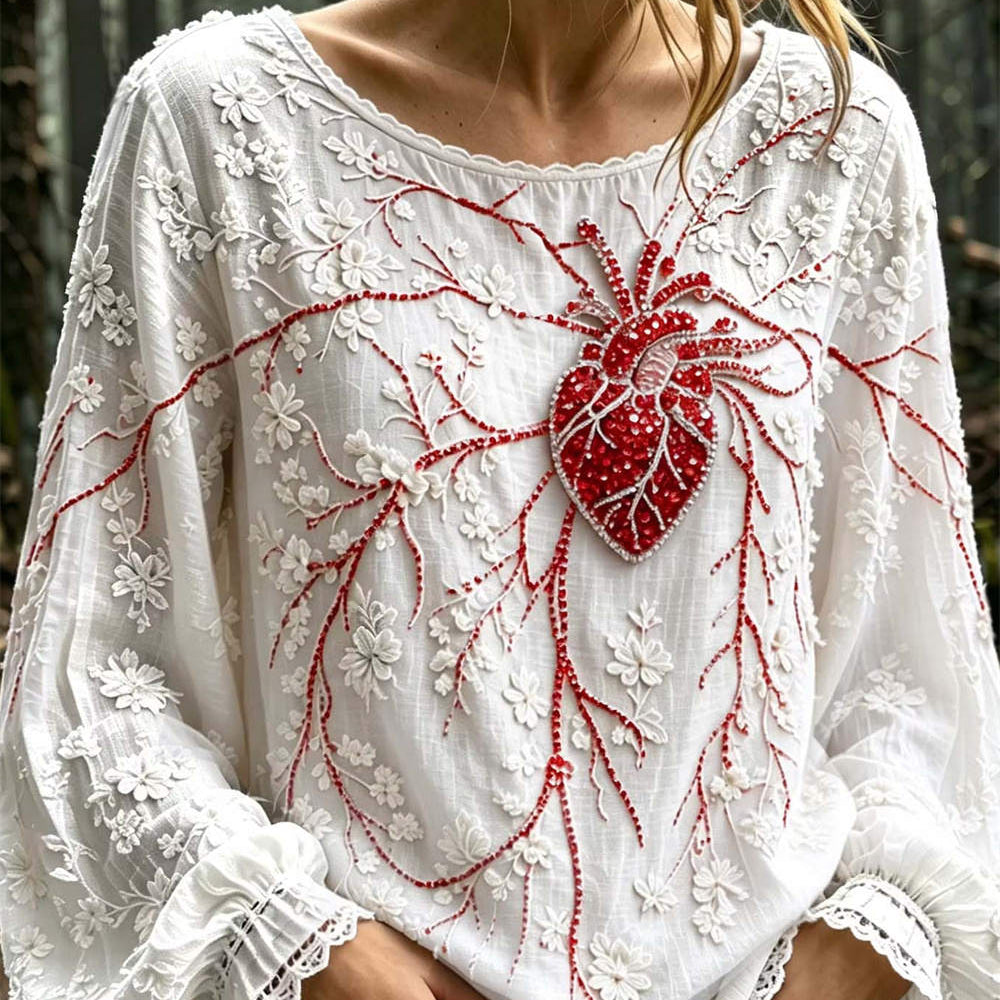 Serena | Von Halloween inspirierte, weiße Puffärmelbluse mit Herz- und Blumenmuster und Rundhalsausschnitt