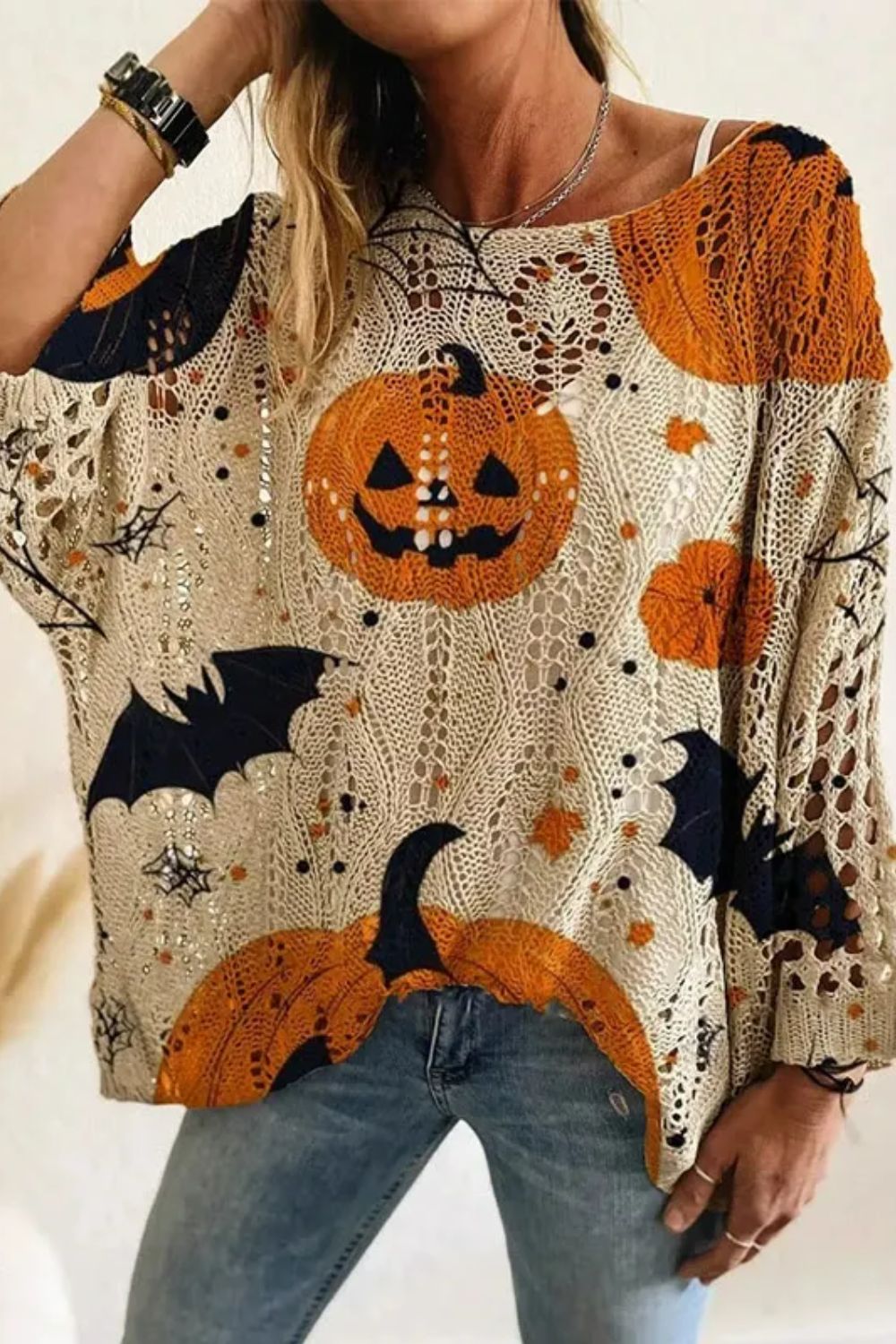 Gwendolyn | Halloween-inspirierter langärmliger Rundhalspullover mit mehreren Kürbisfledermäusen