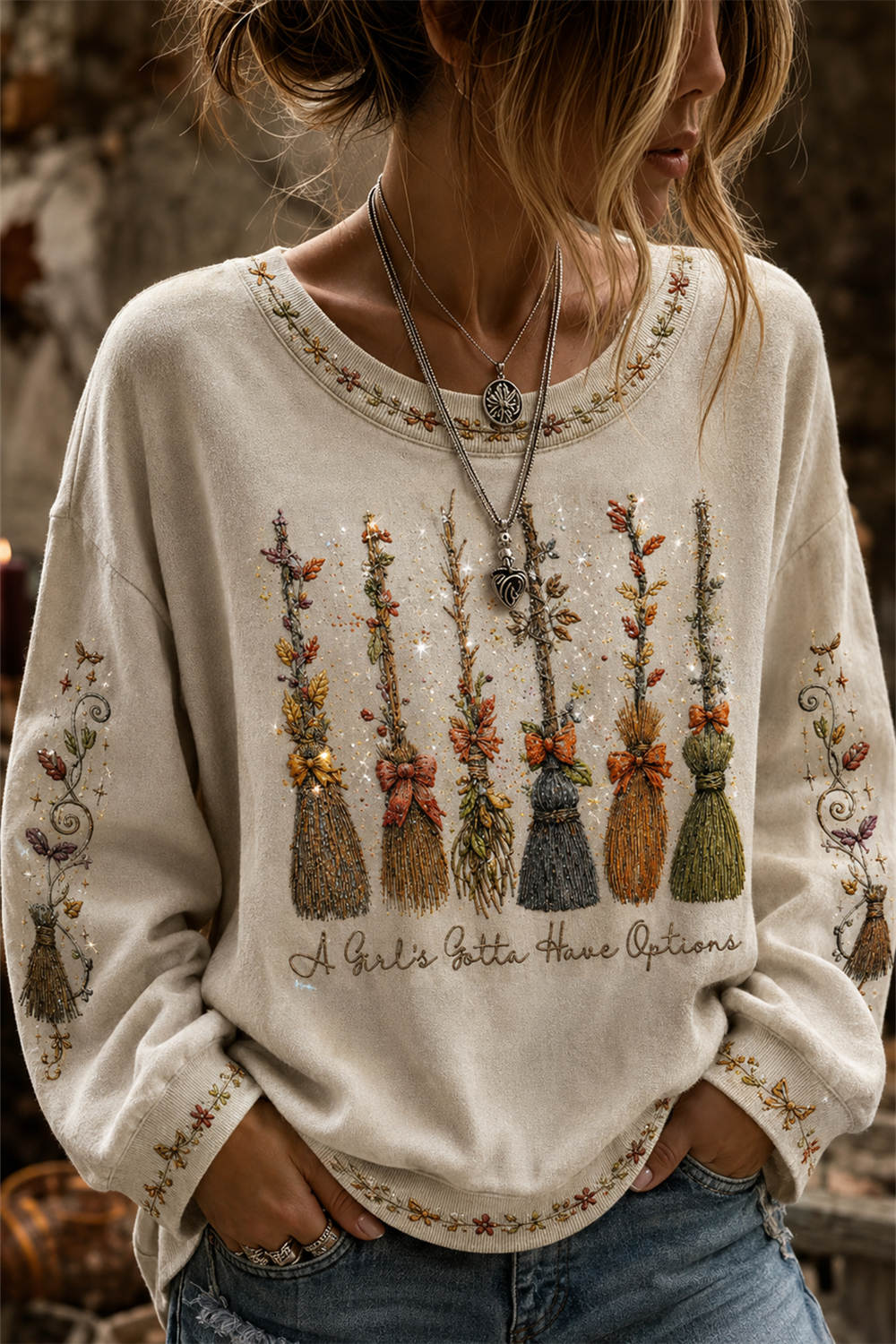 Lauren | Halloween-inspiriertes beiges Besen-Print-Rundhals-Sweatshirt