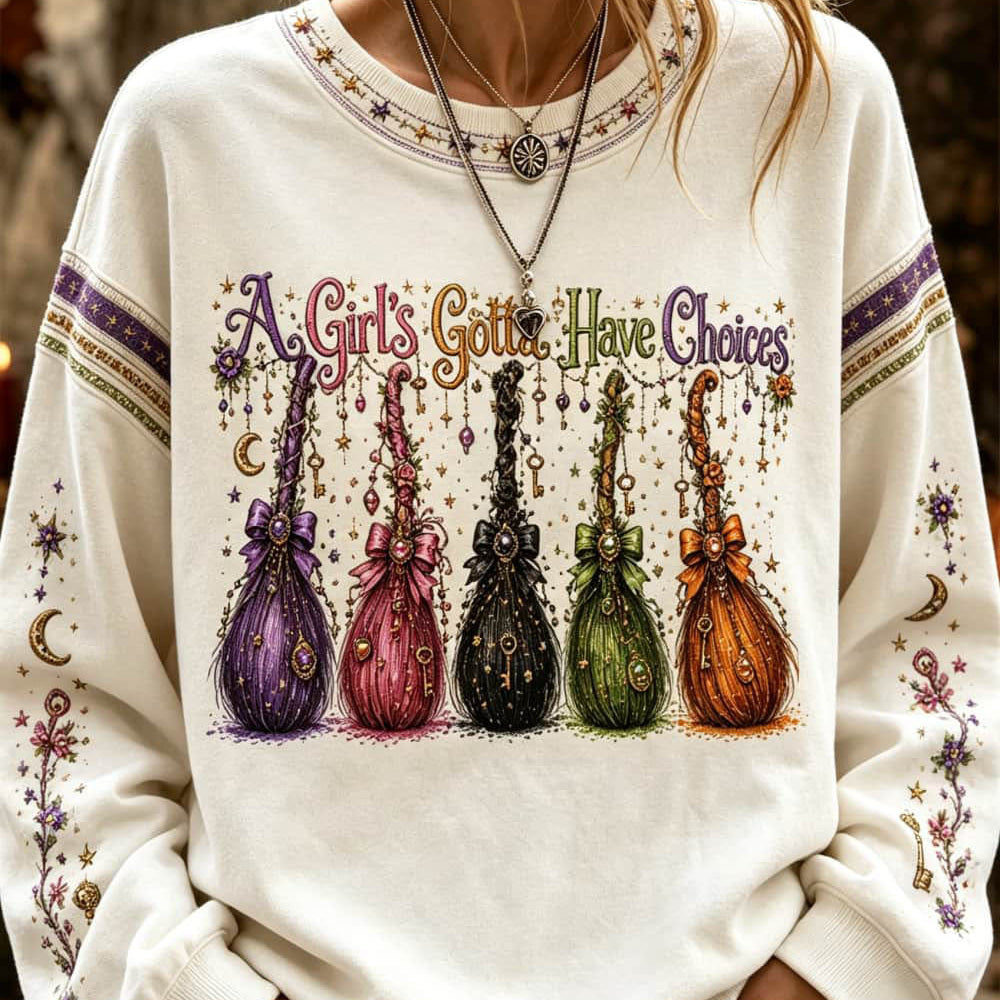 Genevieve | Halloween-inspiriertes weißes Langarm-Sweatshirt mit Hexenbesen-Print und Rundhalsausschnitt