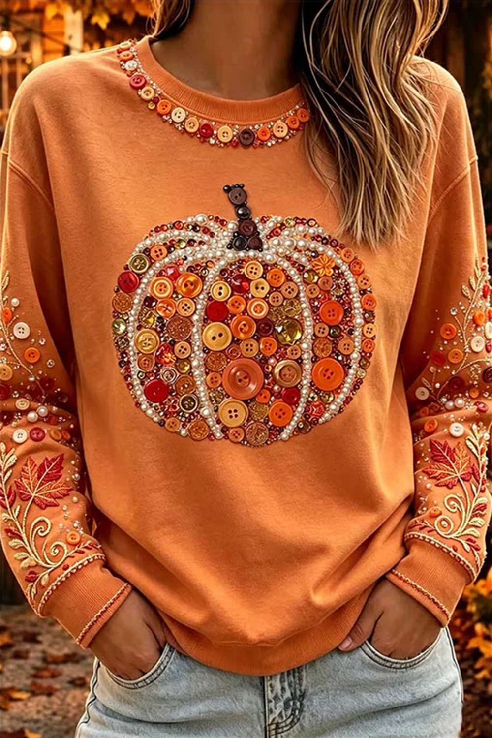 Willow | Halloween-inspiriertes Rundhals-Oberteil mit orangefarbenen Knöpfen und Kürbisblättern