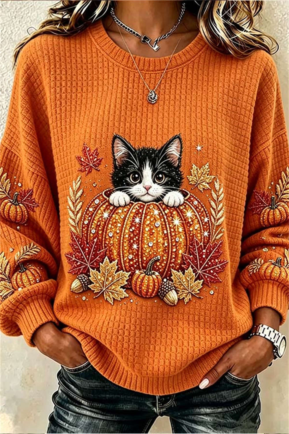 Naomi | Von Halloween inspiriertes orangefarbenes Katzen-Kürbis-Ahornblatt-Print-Langarmoberteil mit Rundhalsausschnitt