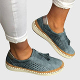 Iris | Perforierte Wildleder Slipper mit Quasten