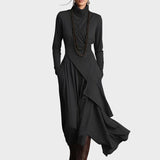 Brechtje - Asymmetrisches gestricktes Maxikleid mit hohem Kragen
