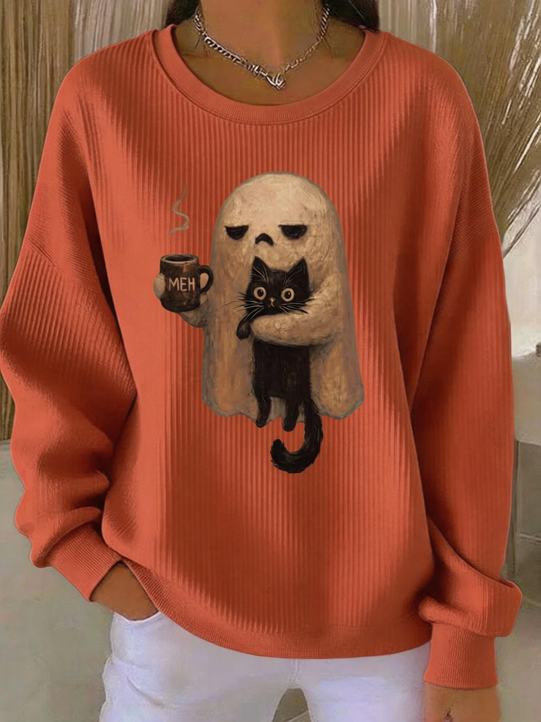 Savannah | Von Halloween inspiriertes, geripptes Rundhals-Sweatshirt mit „Ghost Hug Black Cat Coffee“-Print