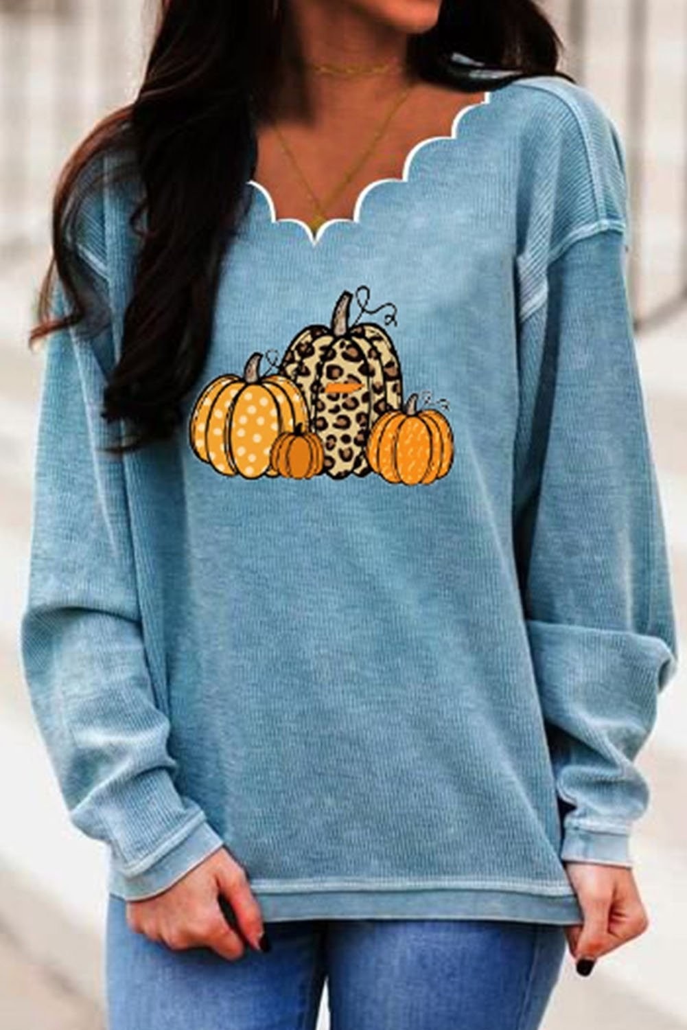 Jacqueline | Langarm-Sweatshirt mit Halloween-Kürbis-Print und V-Ausschnitt
