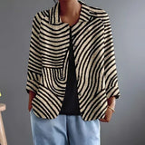Haselnuss | Gestreifter Blazer mit offener Front
